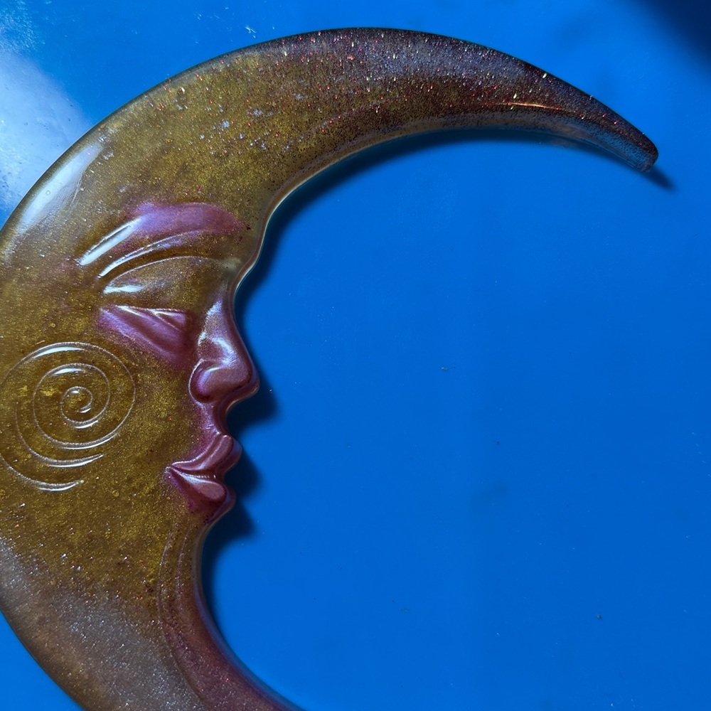 Unique Resin Gold Crescent (Left)Moon Wall Decor - Picture 8 of 15